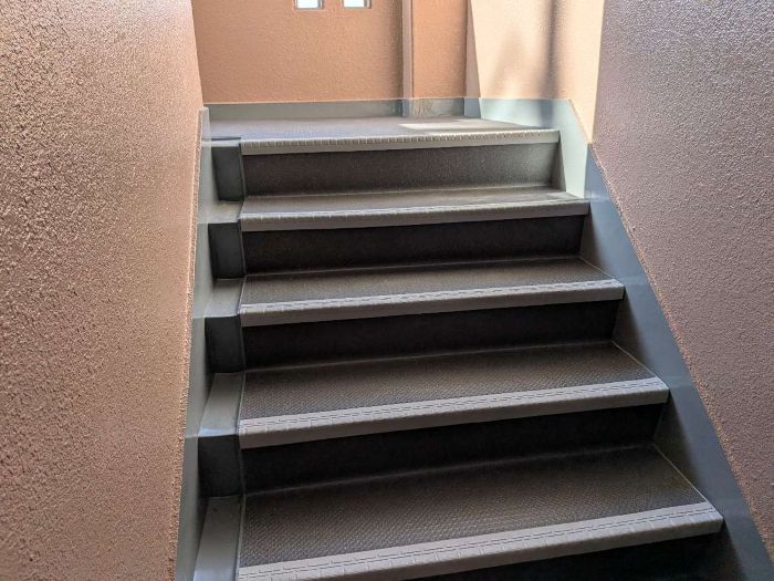 豊田市・マンション階段の防滑工事のご紹介